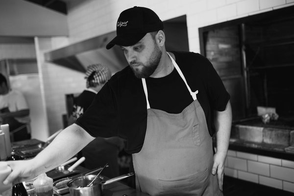 Comment créer un menu de plats à partager pour augmenter la convivialité dans un bistrot urbain ?